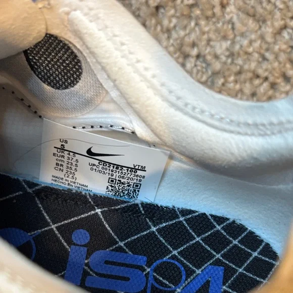 Nike White and Black Athletic Shoes like new - Picture 14 of 15